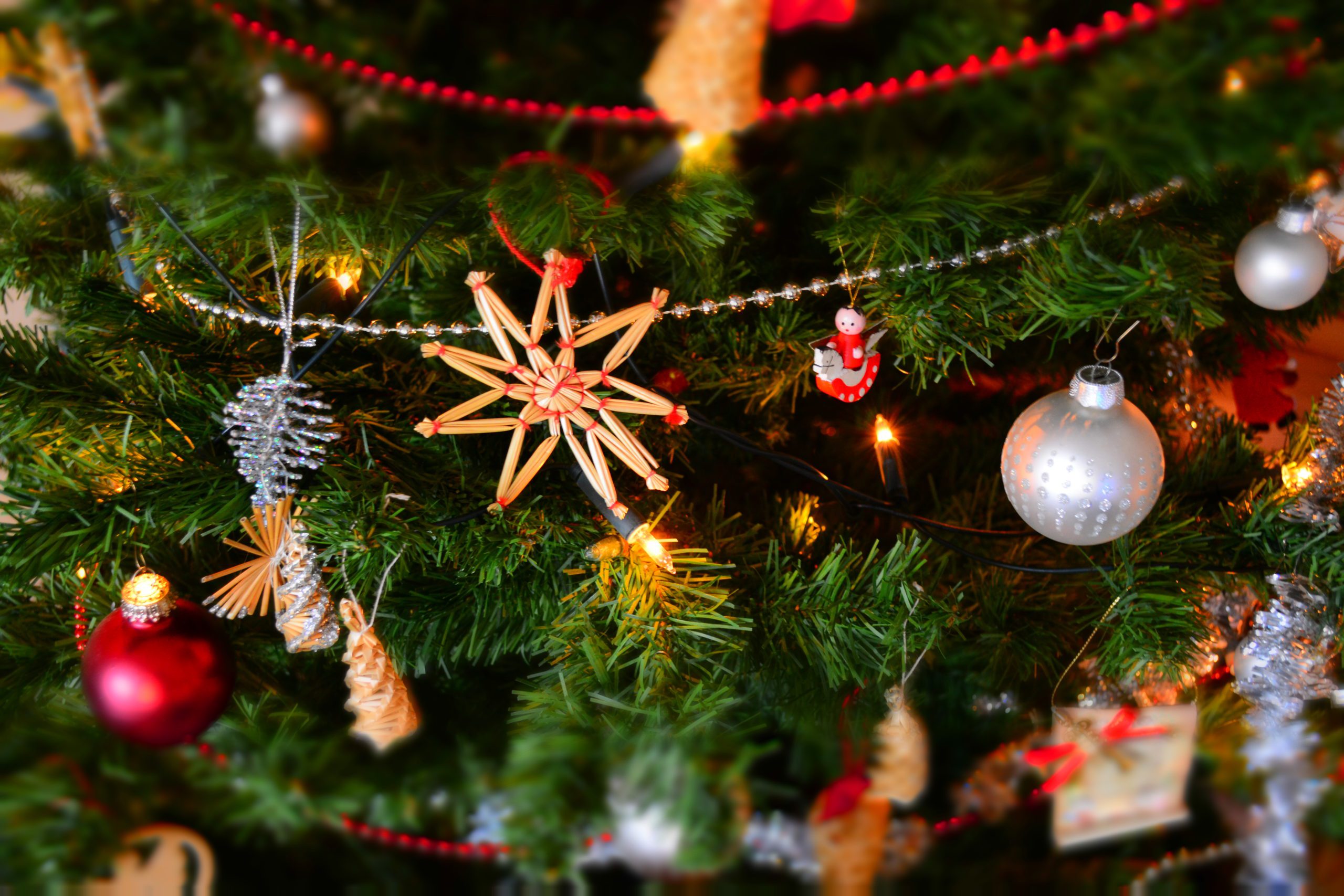 office-Christmas-tree-decoration-ideas